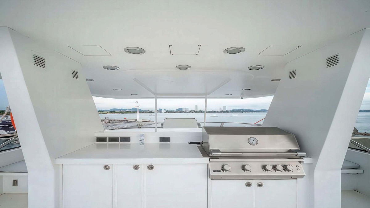 Аренда мега яхты Sea Bear Westport 130 на Пхукете